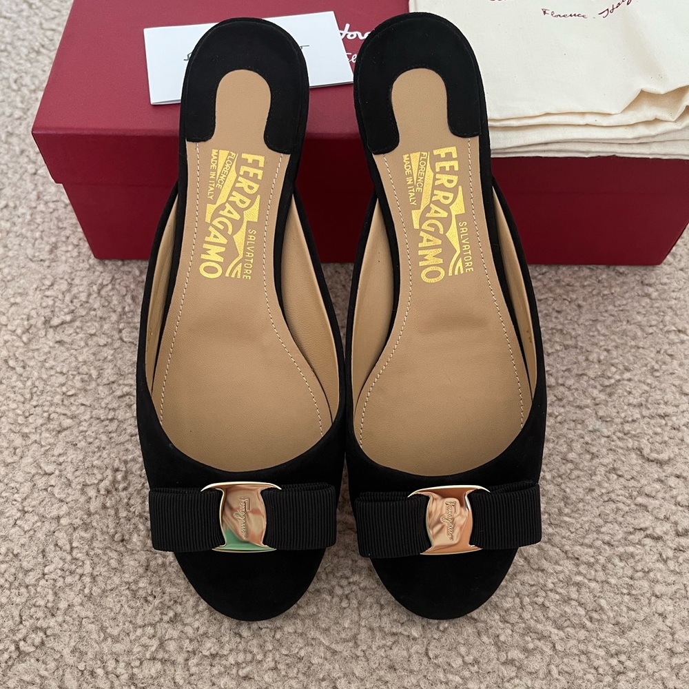 Salvatore Ferragamo Black 'Emile' bow suede mules slide flats Size 6.5C - Picture 3 of 11